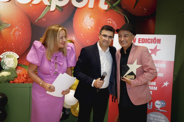 MEJOR FACEBOOK: MELONES EL ABUELO Recibe la Estrella: Fuensanta García, Responsable de Marketing
